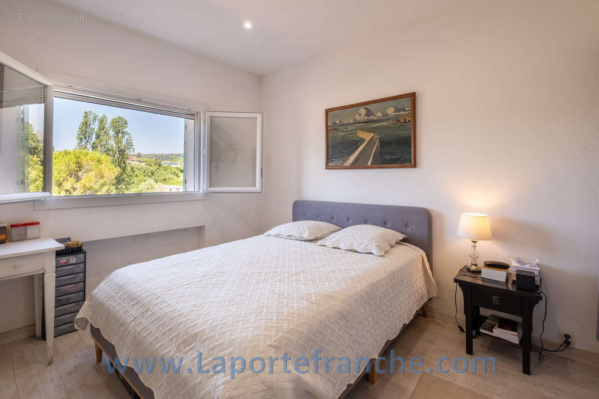 Saint-Paul de Vence Haut de Villa 140 m2, 4 pièces avec Terrasses et Jardin - photo 13