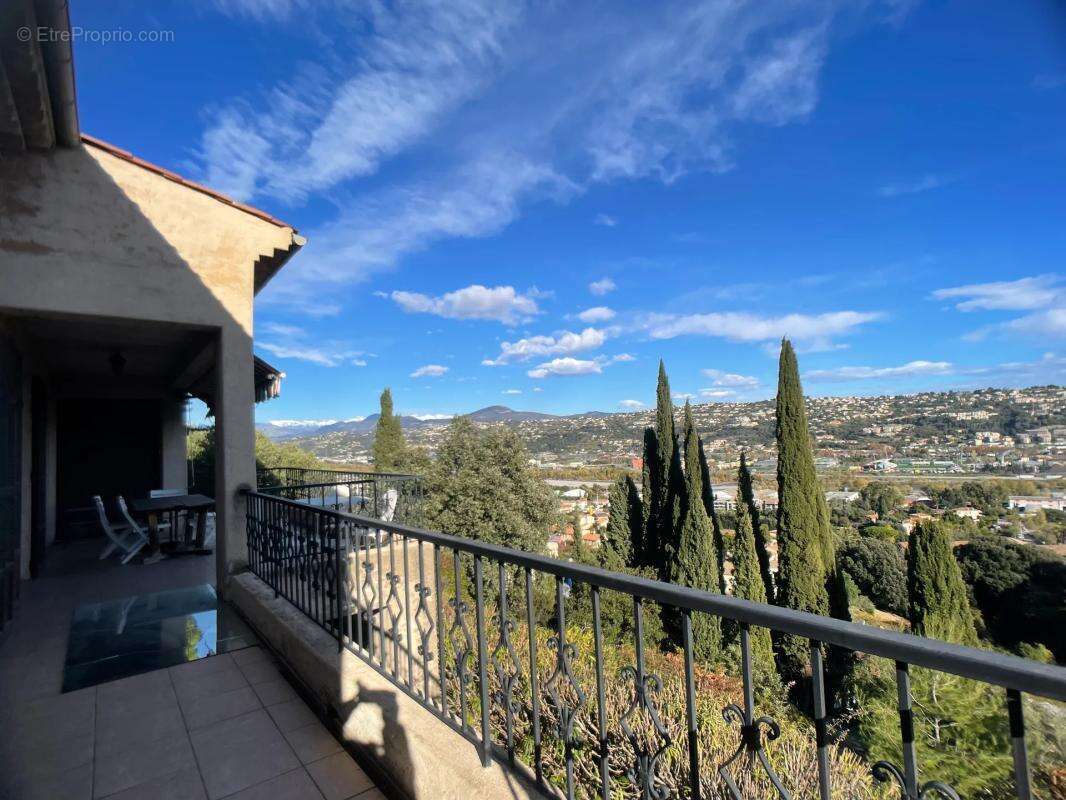 Maison à SAINT-LAURENT-DU-VAR