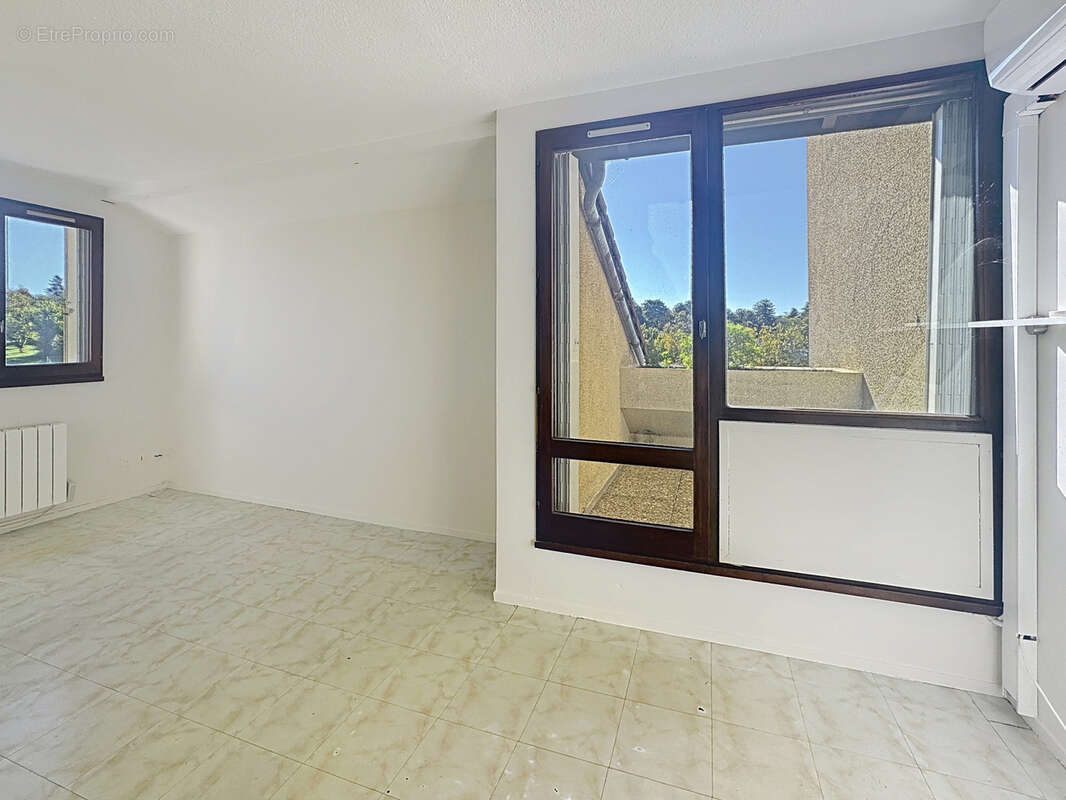 Appartement à SAINT-GENIS-LAVAL