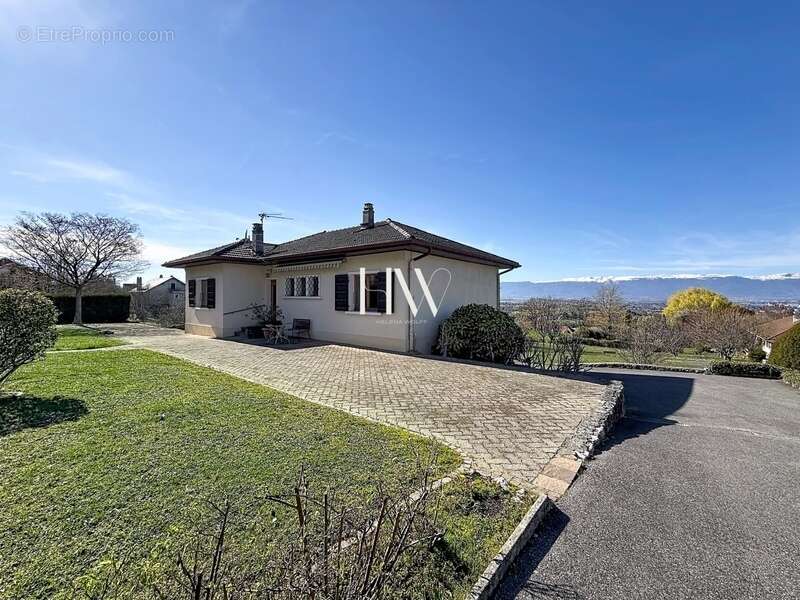 Maison à COLLONGES-SOUS-SALEVE