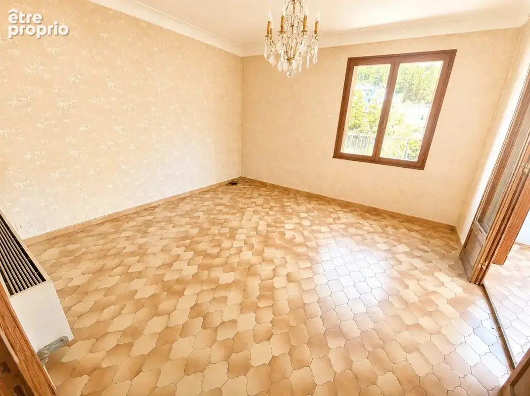 Appartement 5 pièces, loggia, balcon, grenier, cave , 1 place de parking, 1 grand garage - photo 5