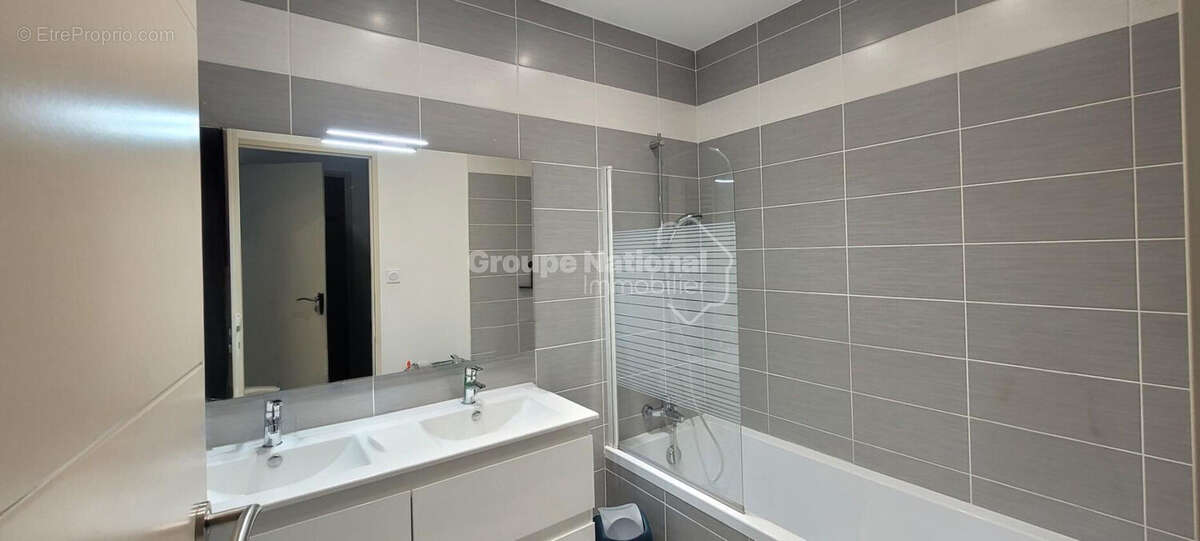 Appartement à JONQUIERES-SAINT-VINCENT