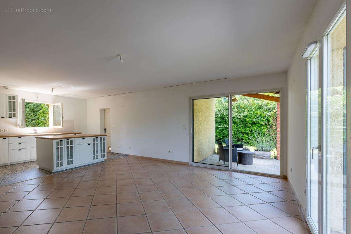 À VENDRE Villa  Plain-pied T4 de 92 m2 avec piscine à Bessières - 31660 - photo 2