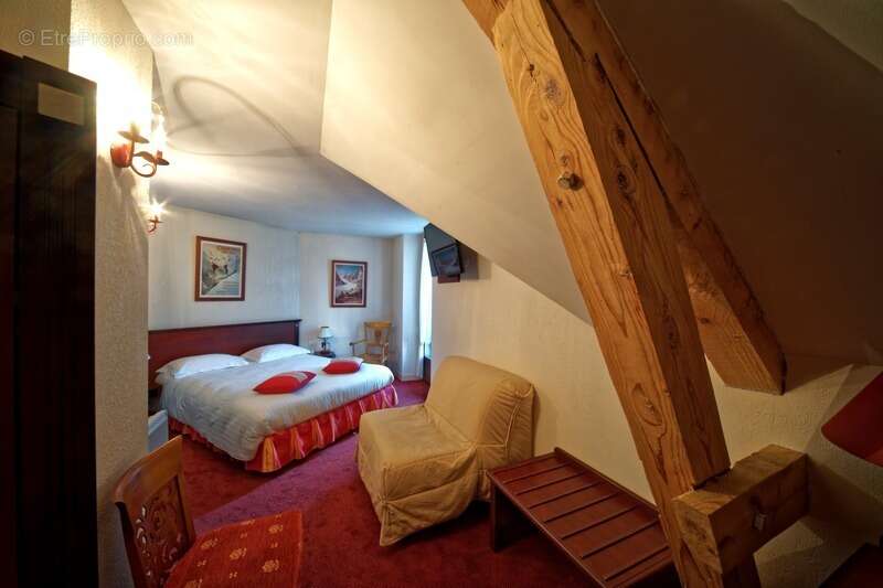 Commerce à LA ROCHETTE