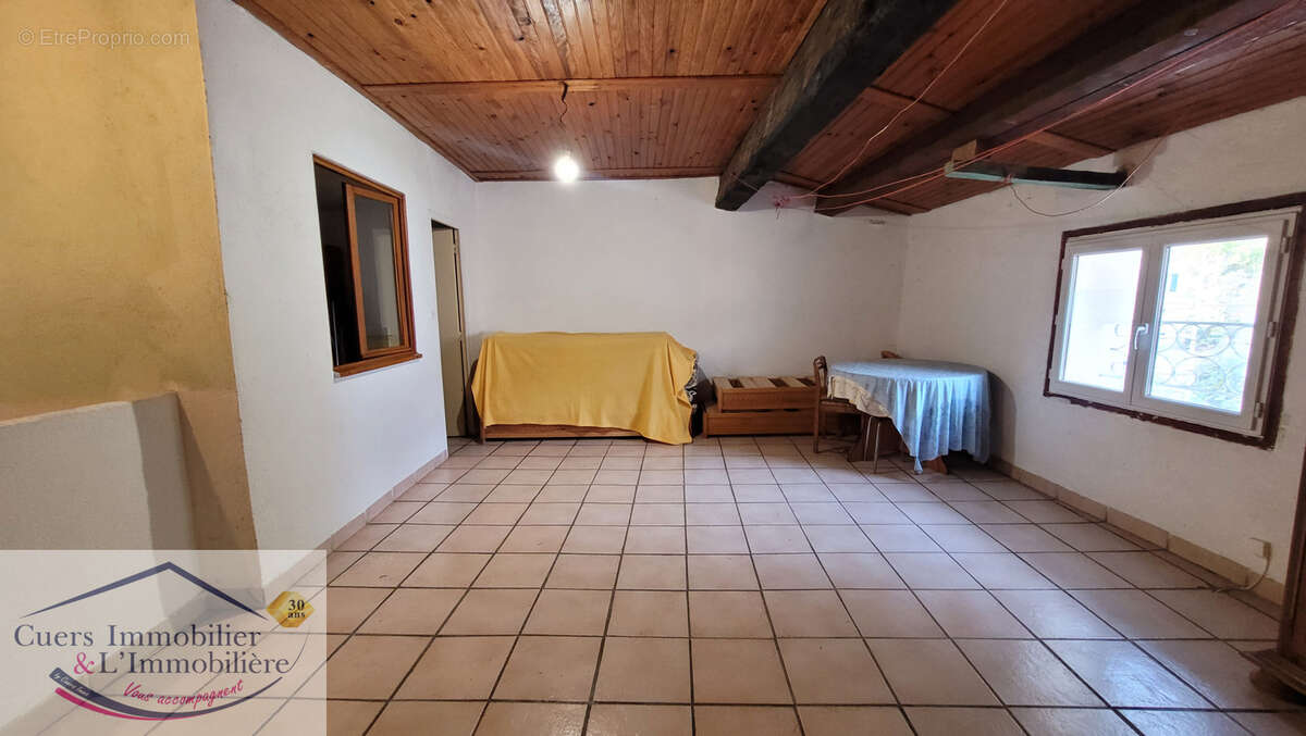 Cuers, maison de village t9 + remise - photo 3