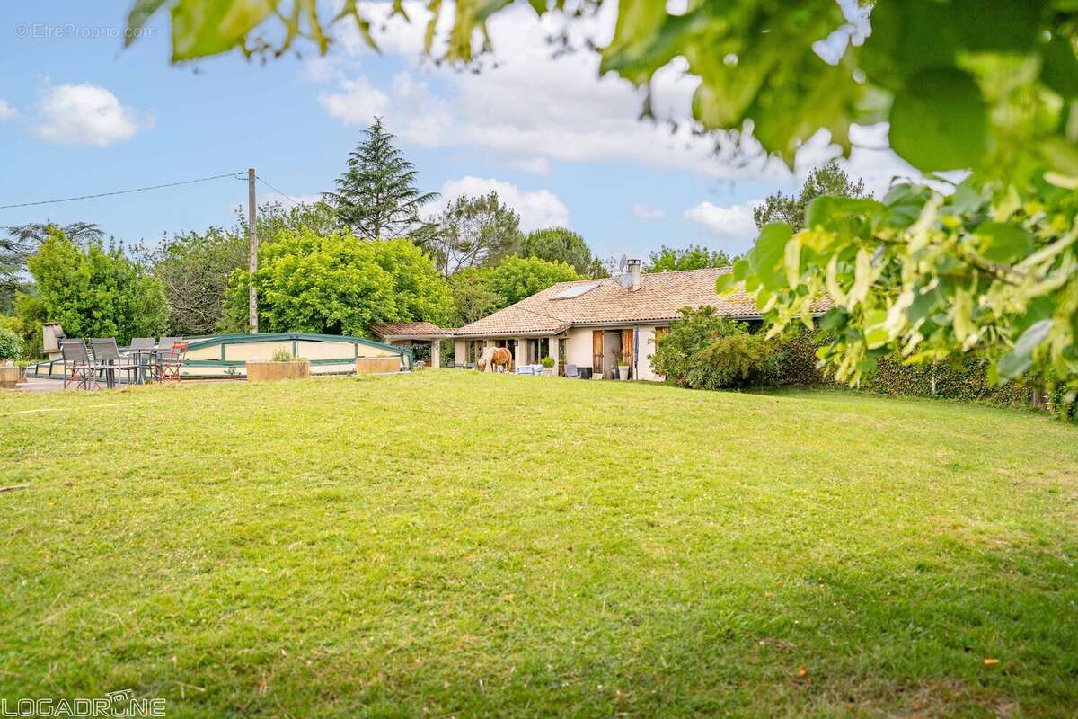 Maison 210 m² à Grateloup-Saint-Gayrand  - photo 8
