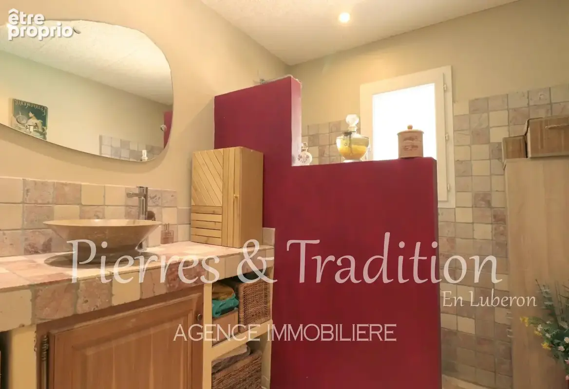 Luberon, belle maison à vendre avec piscine, jardin, garage et jolie vue dégagée - photo 8