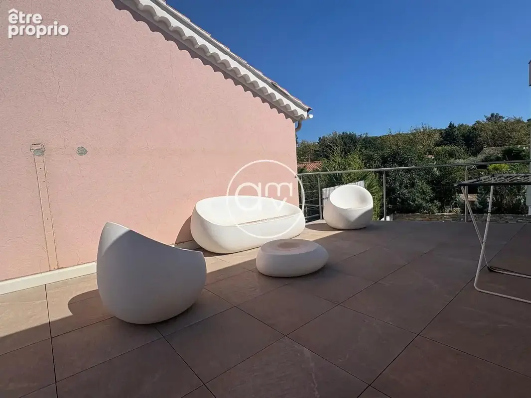 LA VALETTE - Proche centre: Superbe maison d'architecte T4 avec piscine - photo 7
