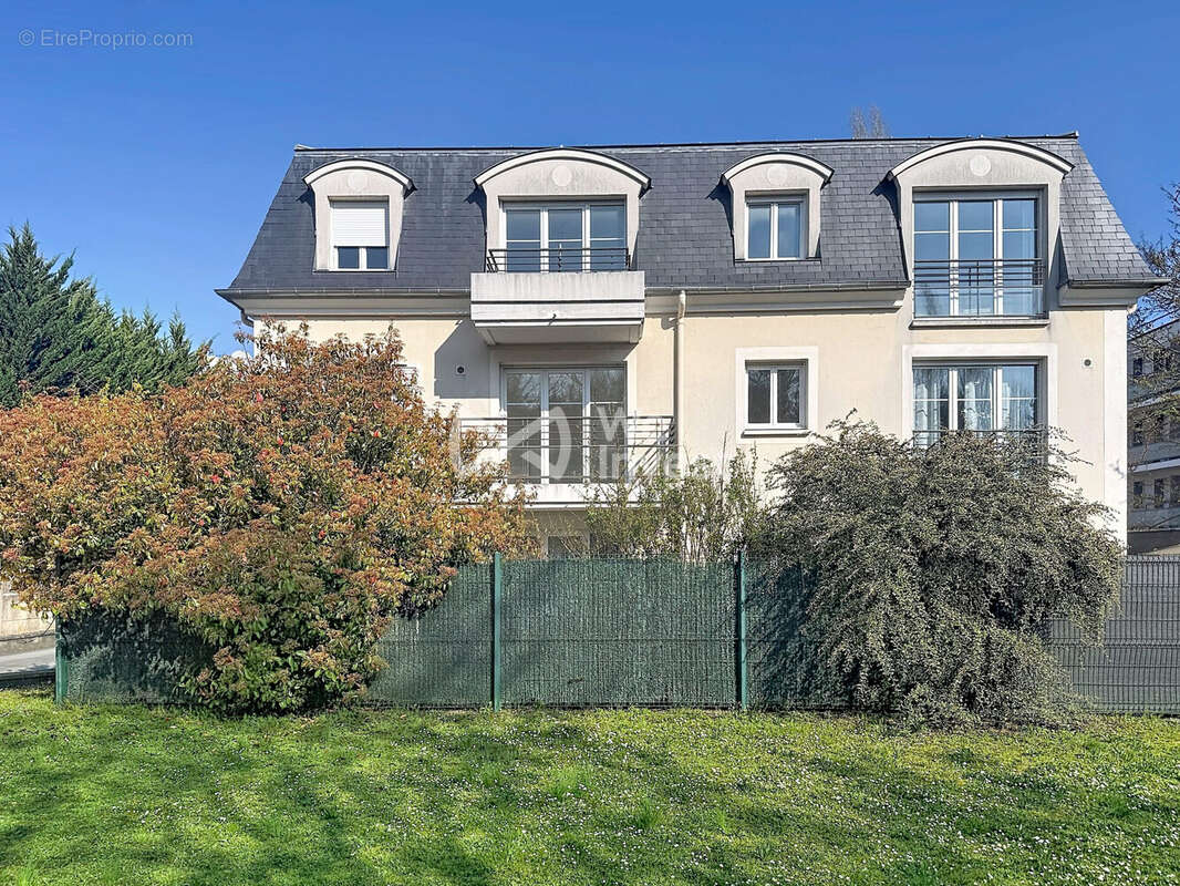 Appartement à VAUJOURS