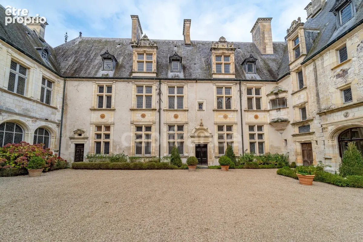 Magnifique château renaissance 43 pièces, nombreuses et remarquables dépendances, 24 hectares de bois et parc d'agrément - photo 3