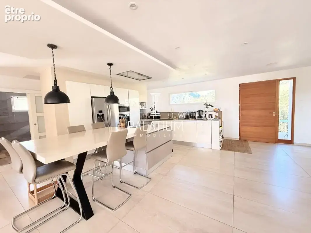 Superbe villa contemporaine dans le village de Claret - photo 5