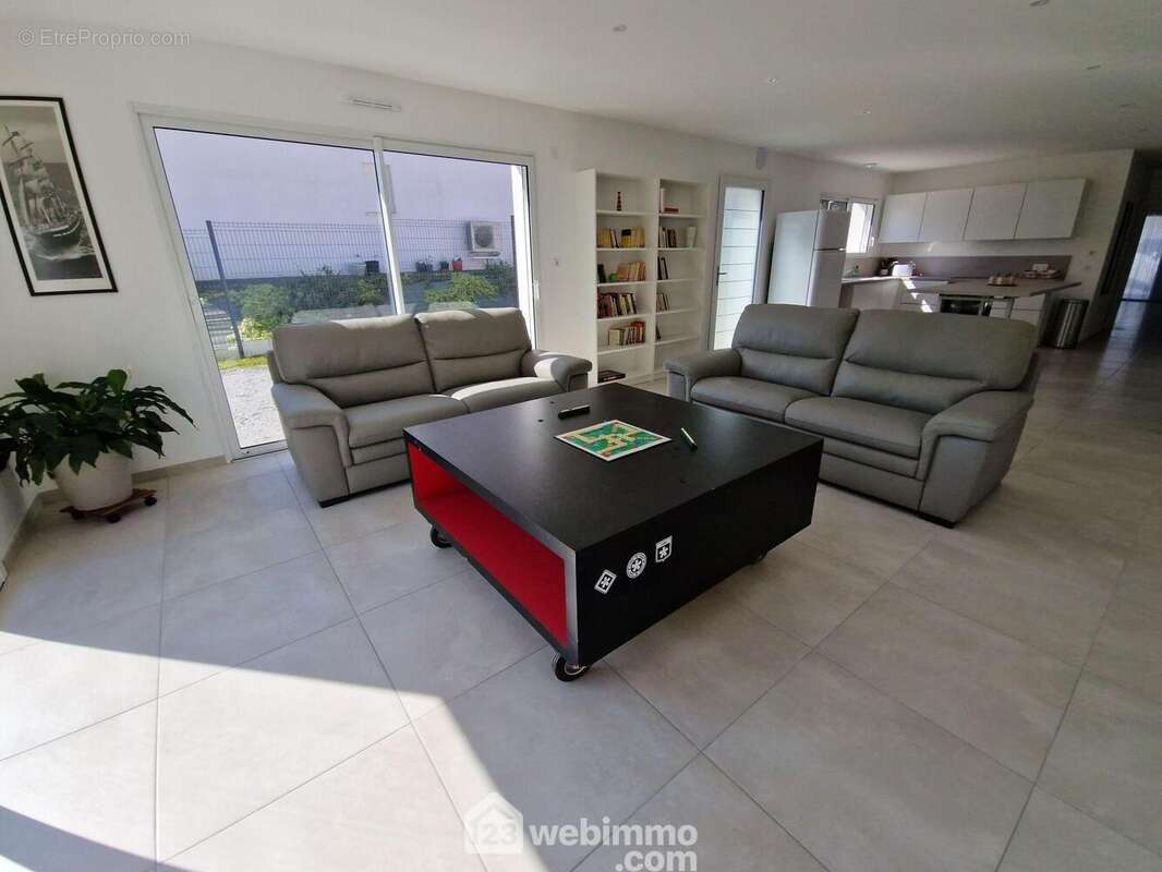 Ensemble cuisine / pièce à vivre de 60 m². - Appartement à LA ROCHE-SUR-YON