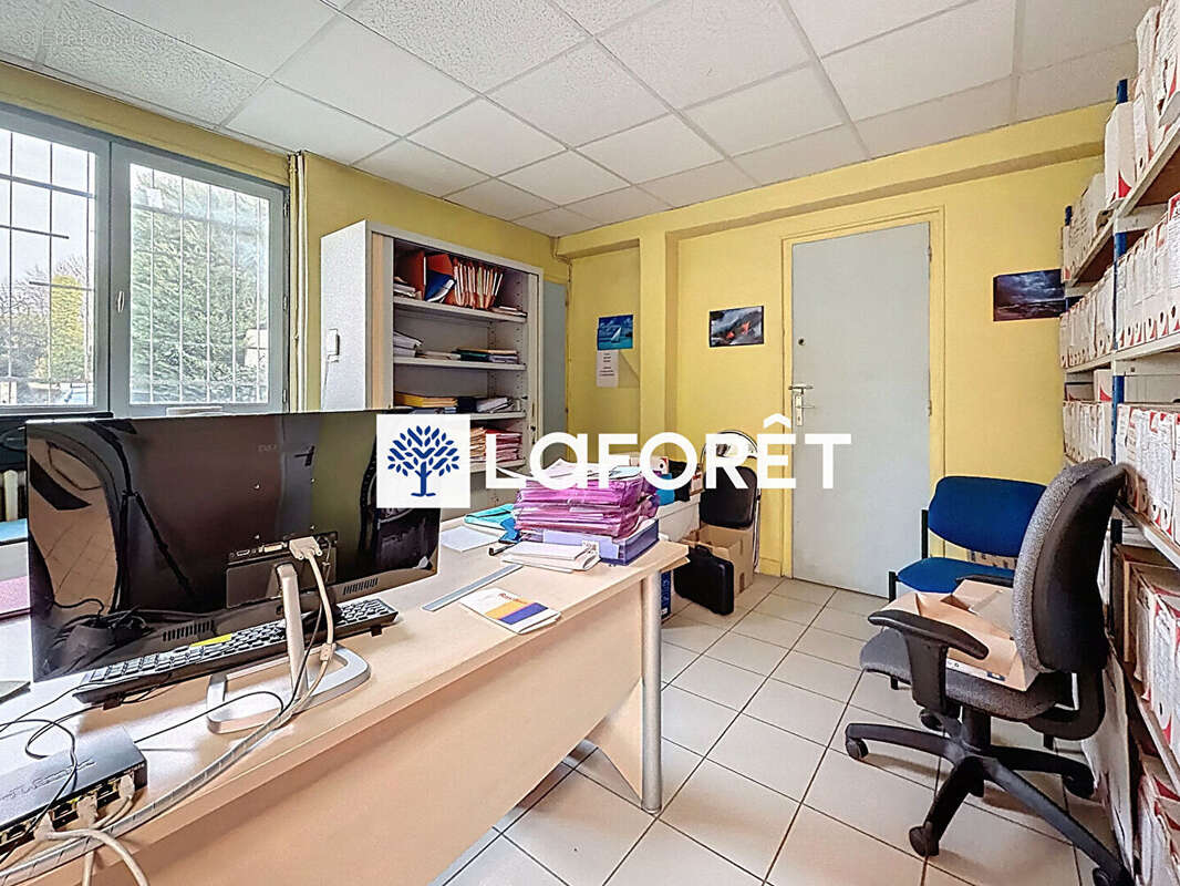 Commerce à NEUVILLE-SUR-SAONE