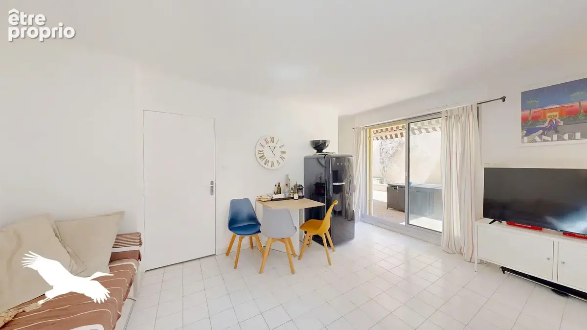 A VENDRE - Bandol Centre - Proche du Port et de la Plage - Appartement 2 pièces 36m² avec terrasse de 84m² - photo 2
