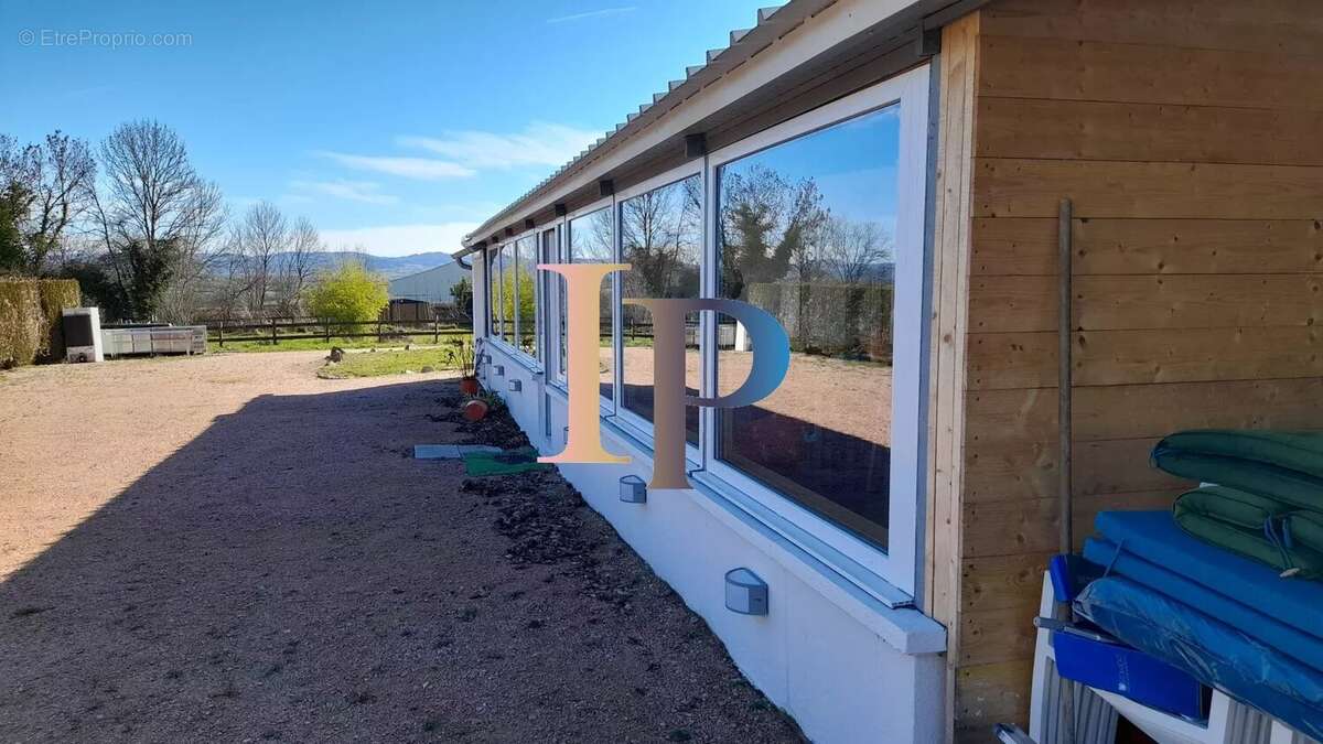 Maison à LA CLAYETTE