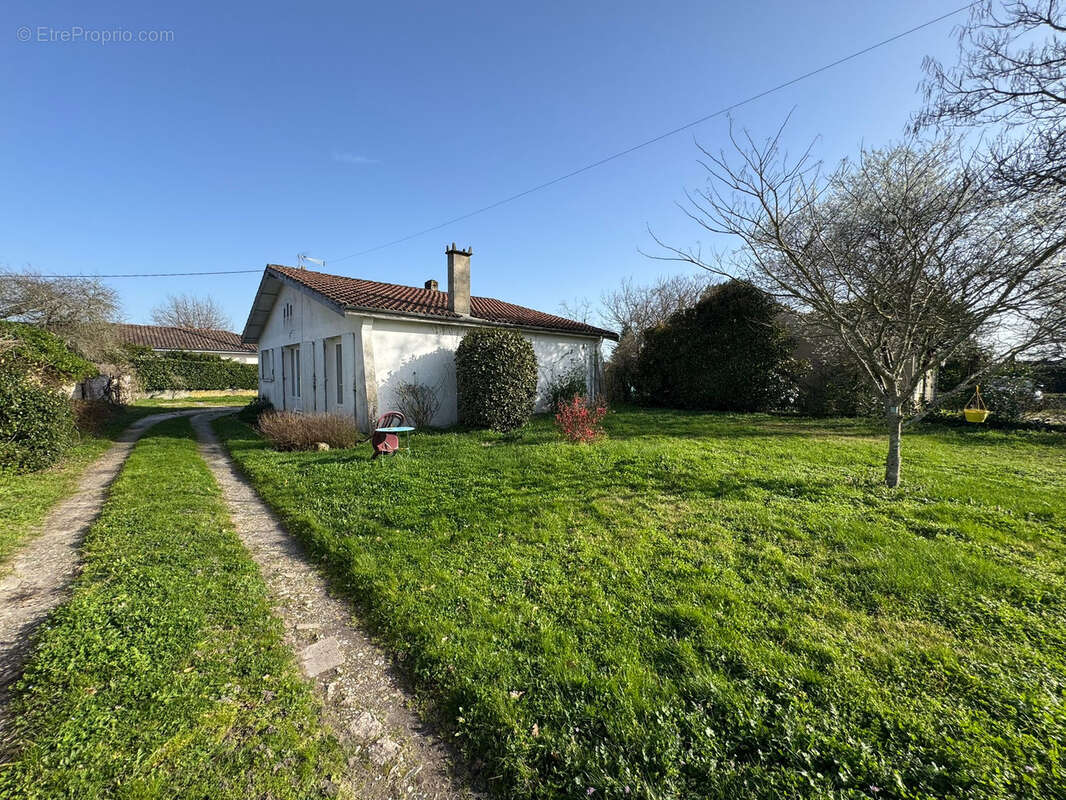 Maison à PAREMPUYRE