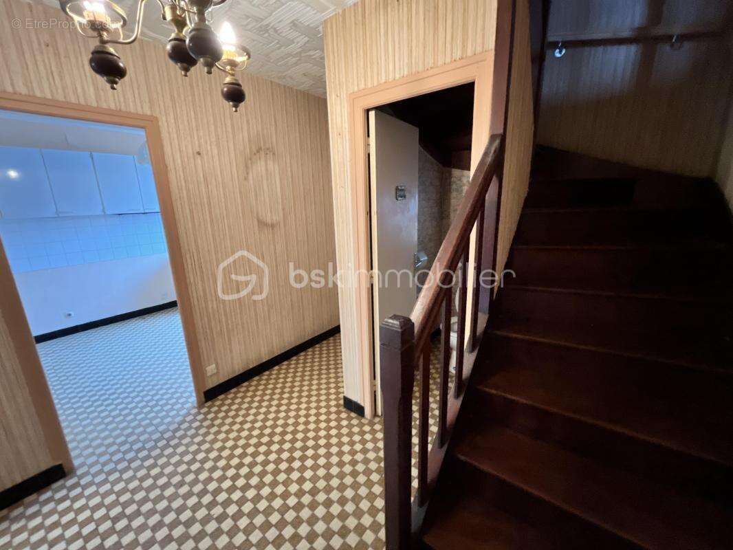 Maison Familiale - Idéal Premier Achat ou Projet de Rénovation ! - photo 6