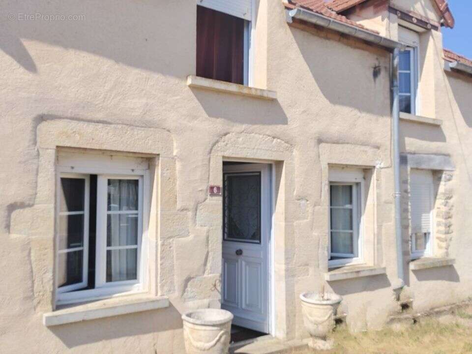 Maison 92 m² à Guipy  - photo 2