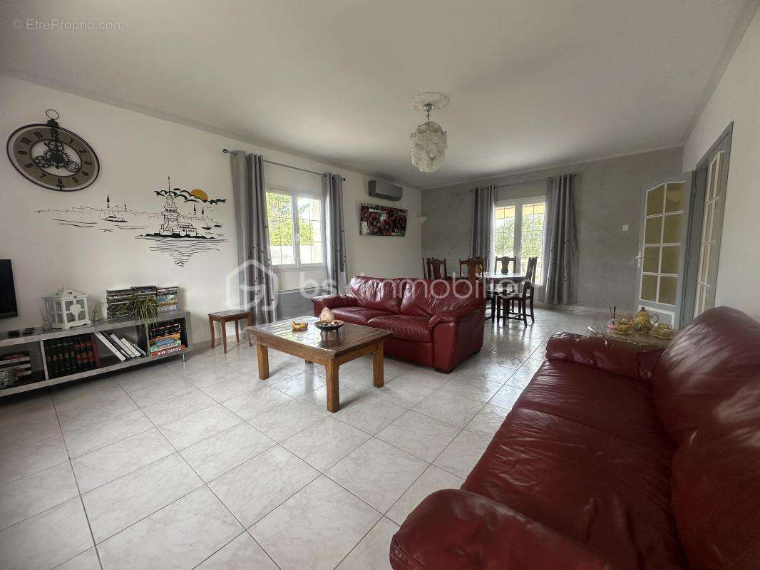 Maison à RIBAUTE-LES-TAVERNES