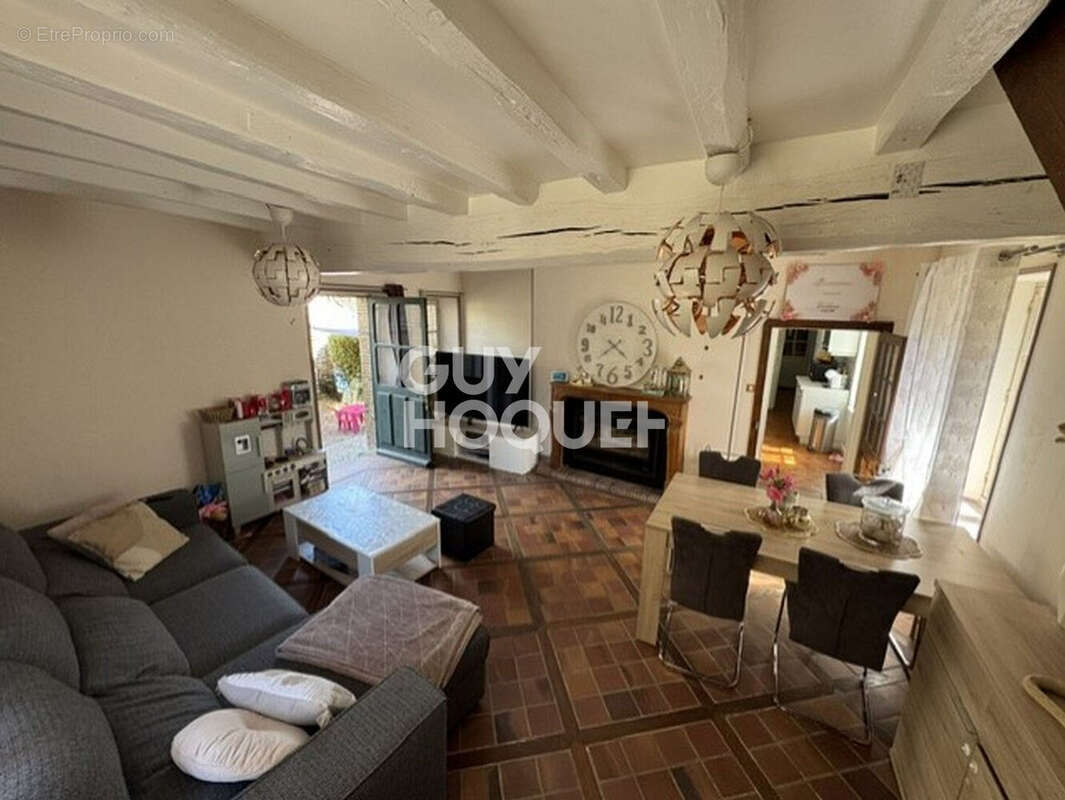 Vente d'une maison 7 pièces à BARBONNE FAYEL - photo 2