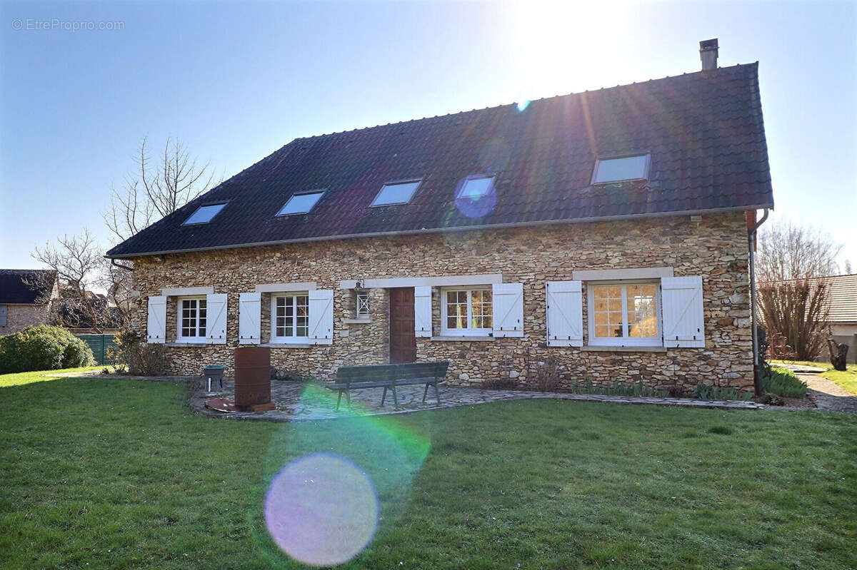Maison à THOIRY