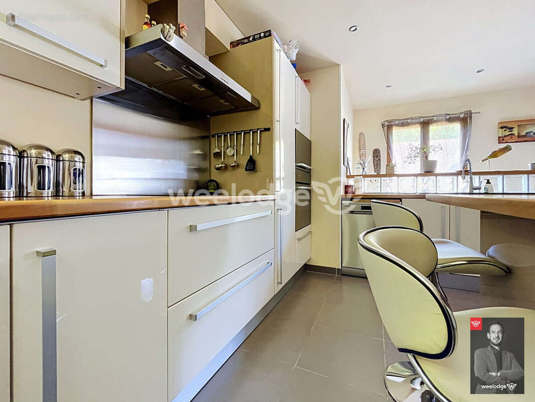 Maison 160 m² à Jouy-Le-Moutier  - photo 8