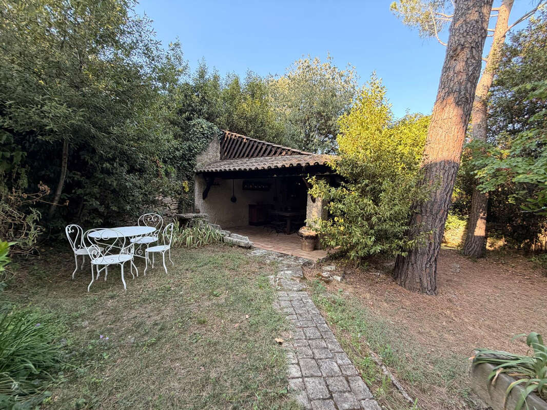 NIMES TOUR MAGNE Splendide maison 7 pièces de 205 m2 avec piscine et garage, sur 1500 m2 de terrain - photo 25