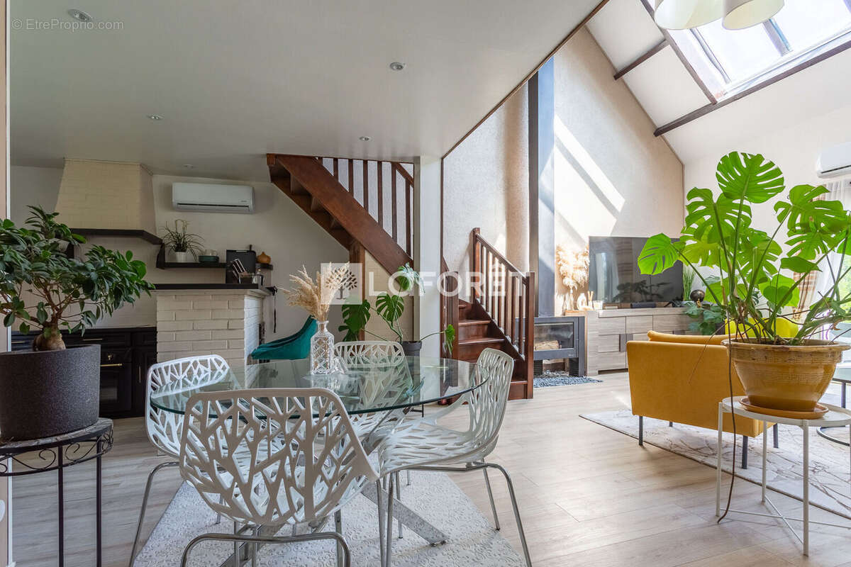 Maison à VARENNES-JARCY