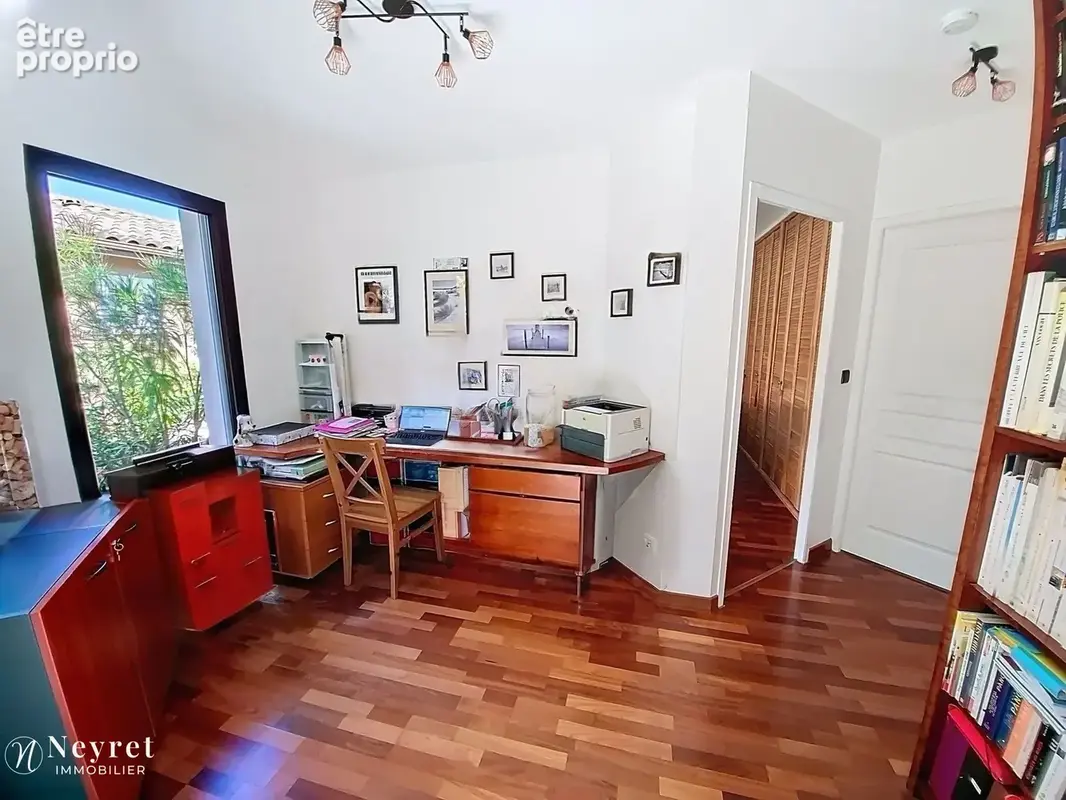 Rare : Maison d'architecte d'exception de 308 m2 sur son terrain paysagé de 2546 m2 - photo 11