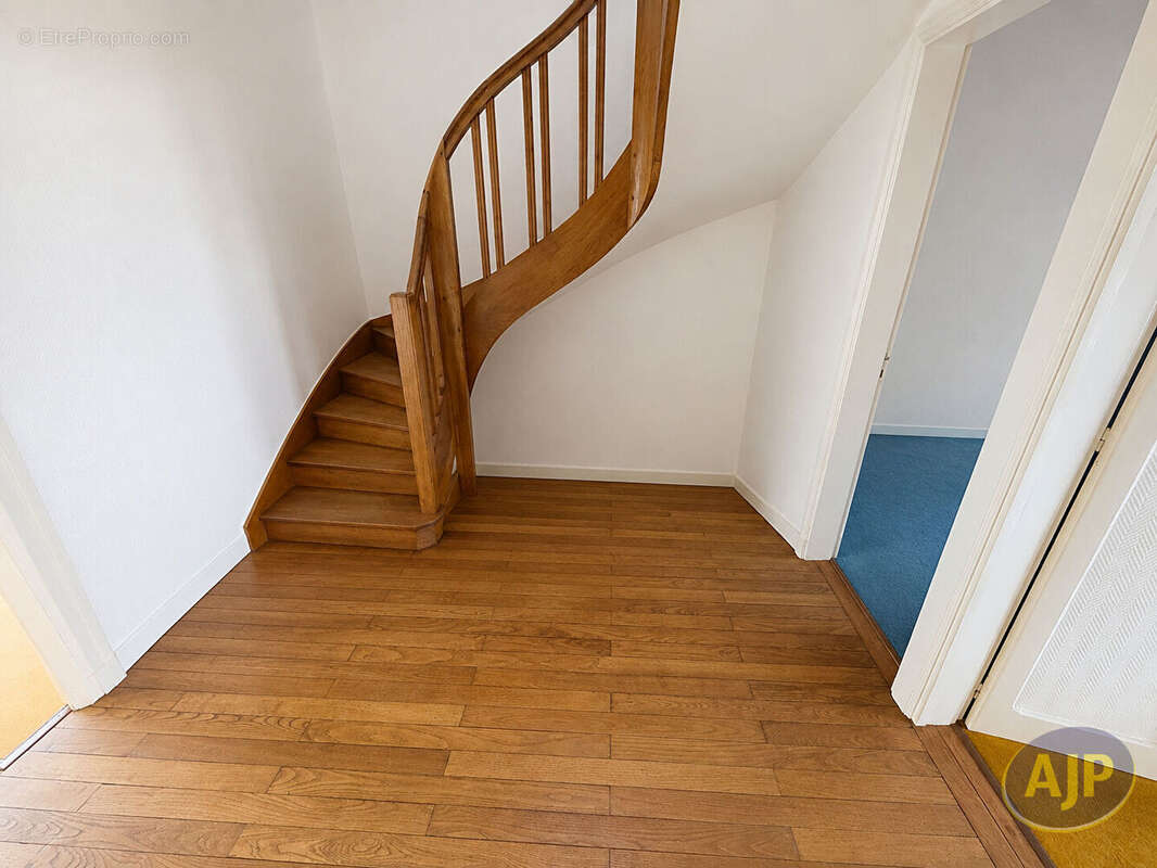 Grande maison familiale avec local transformable - photo 5