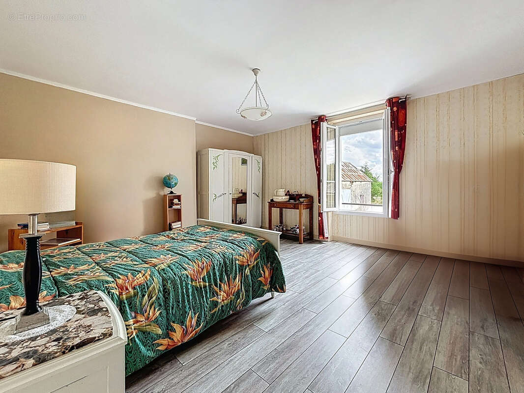 Maison à CONDE-SUR-VIRE