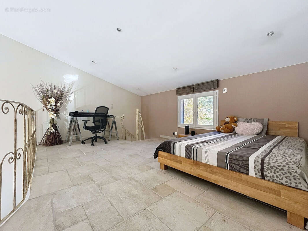 Maison d'exception sur son terrain avec piscine et vue panoramique ! - photo 9