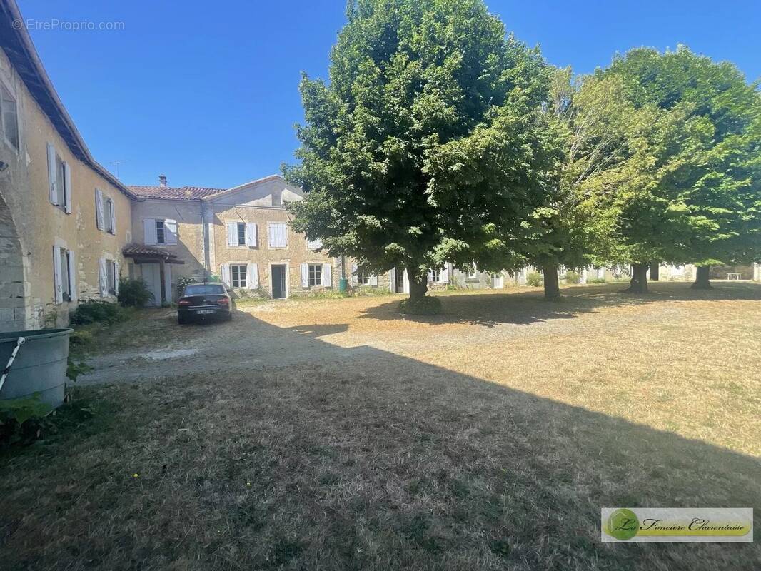 Appartement à AIGRE