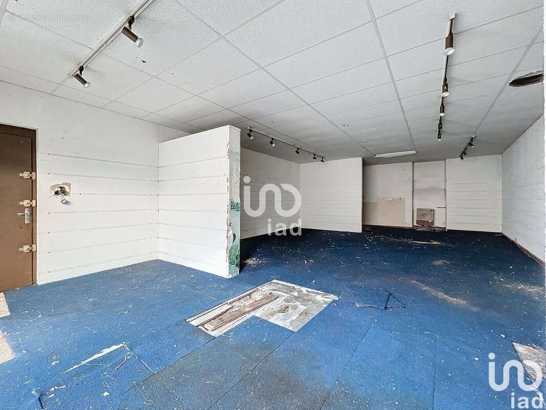 Photo 3 - Commerce à LA MOUILLE