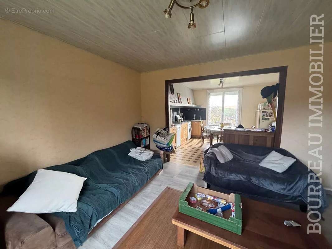 Appartement à LA CELLE-SAINT-CYR