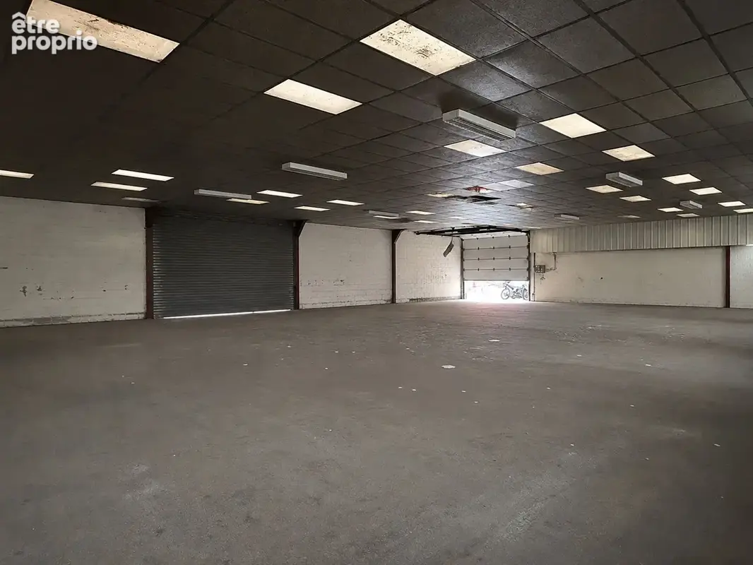 RARE, Bâtiment de 450 m² à fort potentiel : Activité, stockage ou projet de loft(s) - photo 2