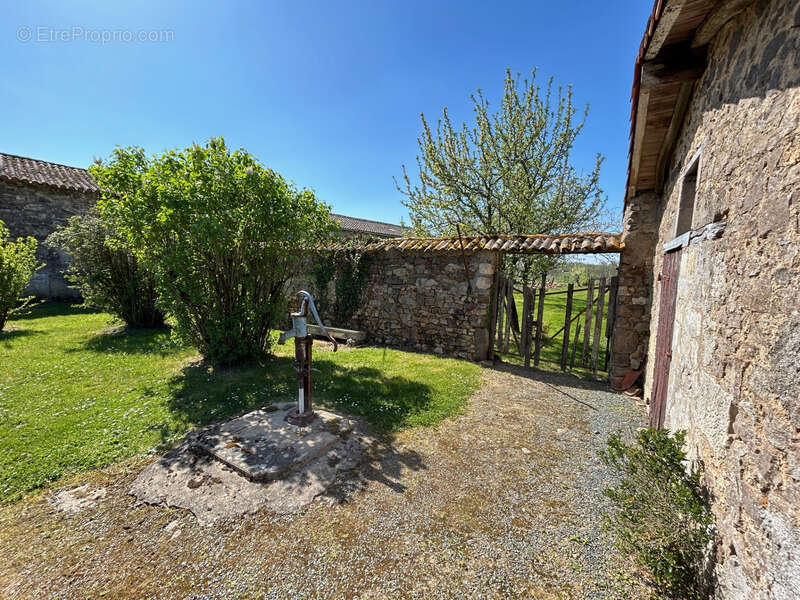 Maison à CHANTECORPS