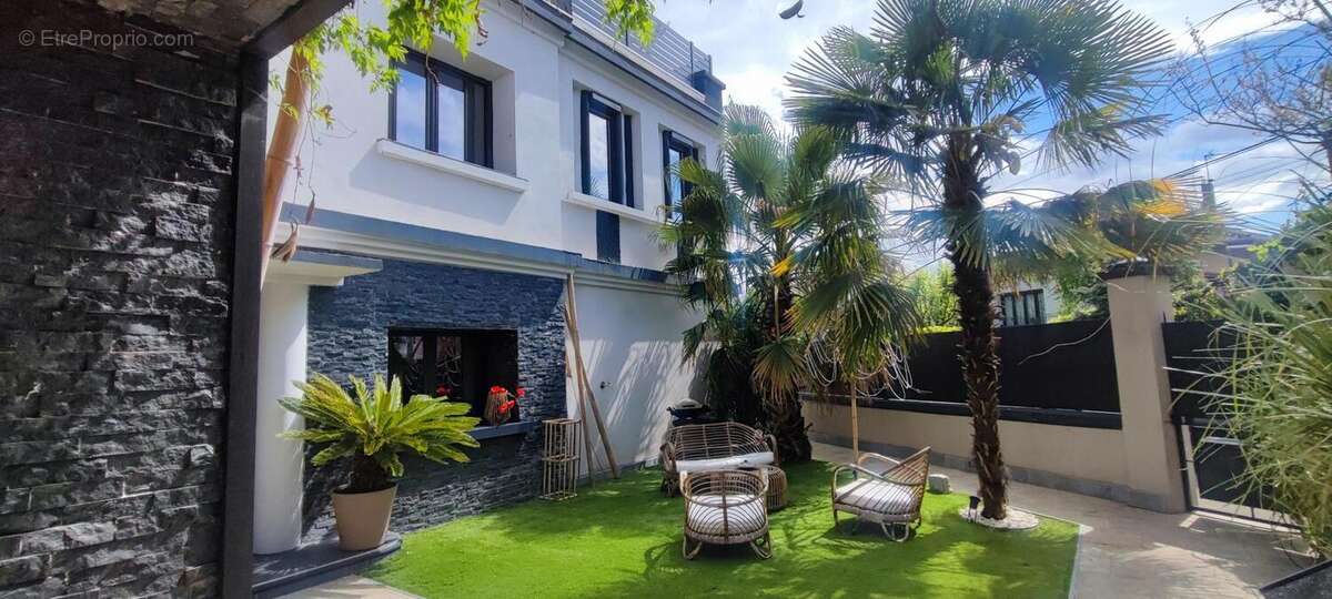 Maison à VAULX-EN-VELIN