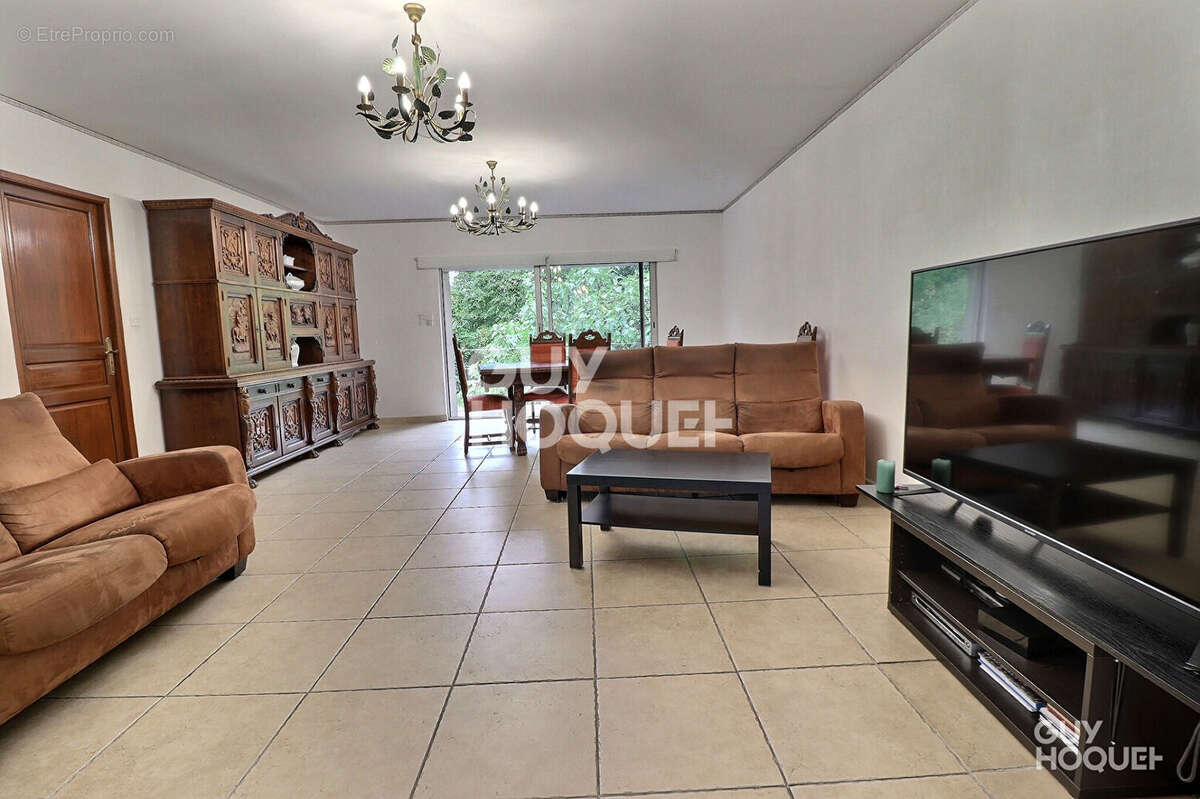 Maison à SAINTE-GENEVIEVE-DES-BOIS