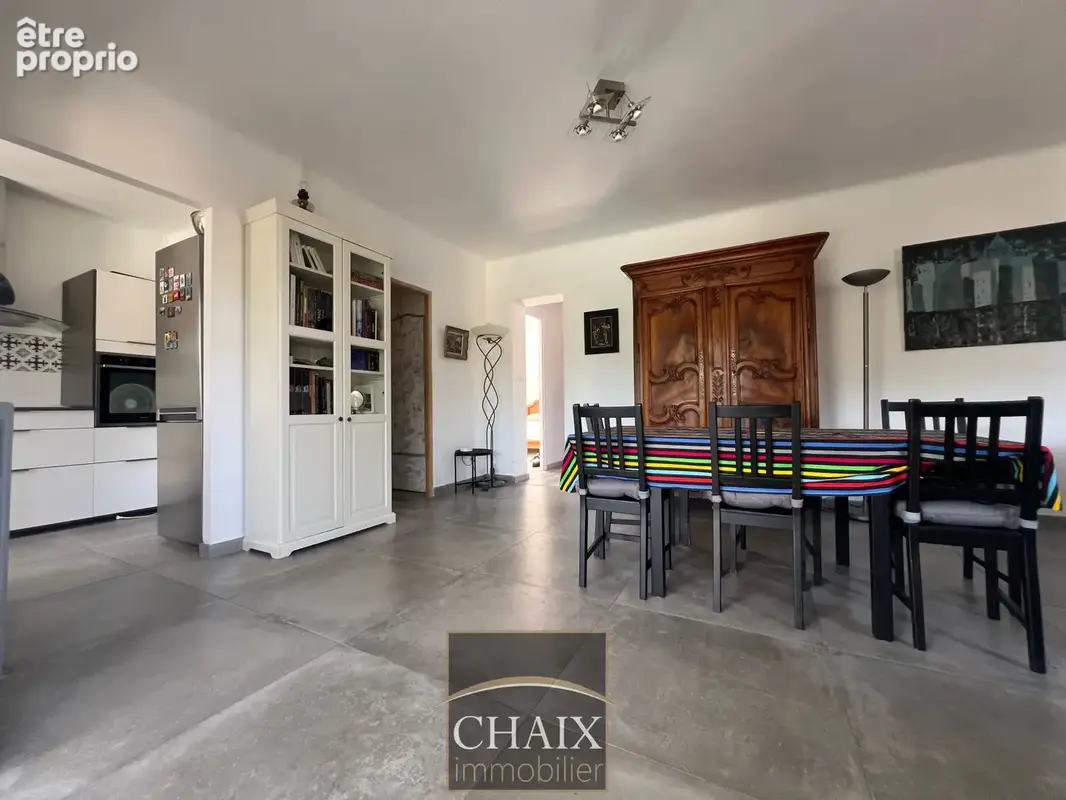 83640 SAINT ZACHARIE - Villa type 6 avce piscine vue collines - photo 7