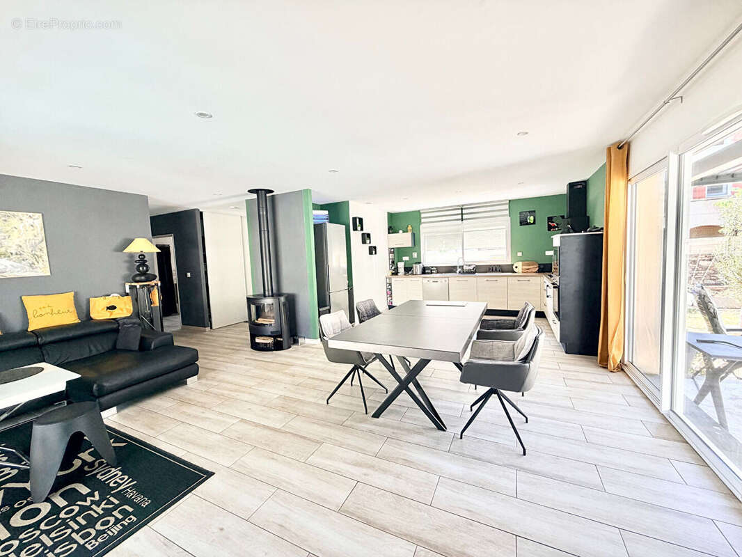 Maison plain pied T4  avec piscine et garage - photo 3