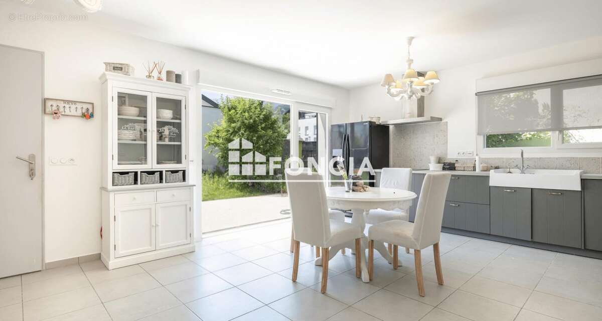 Appartement à VARCES-ALLIERES-ET-RISSET