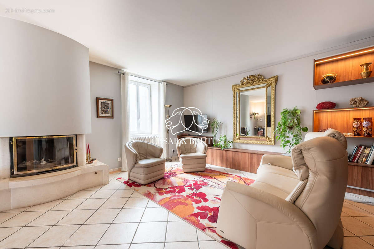 Maison 255 m² à Montluel  - photo 4