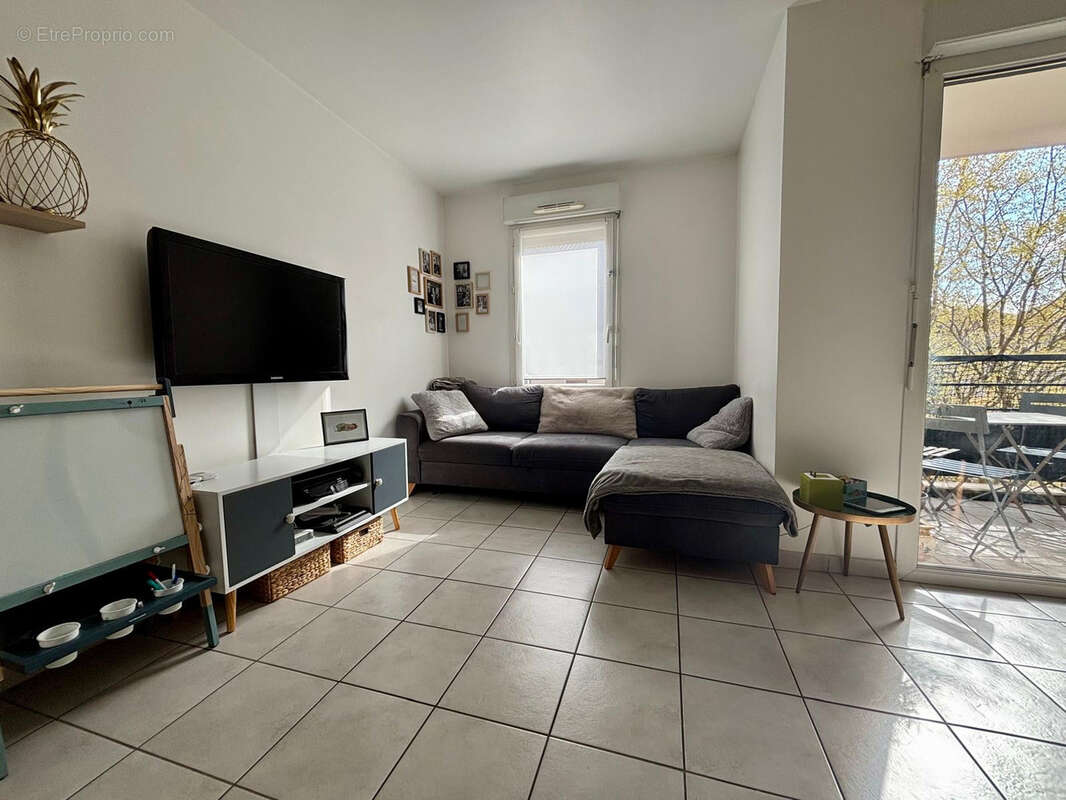 Appartement à MEYZIEU