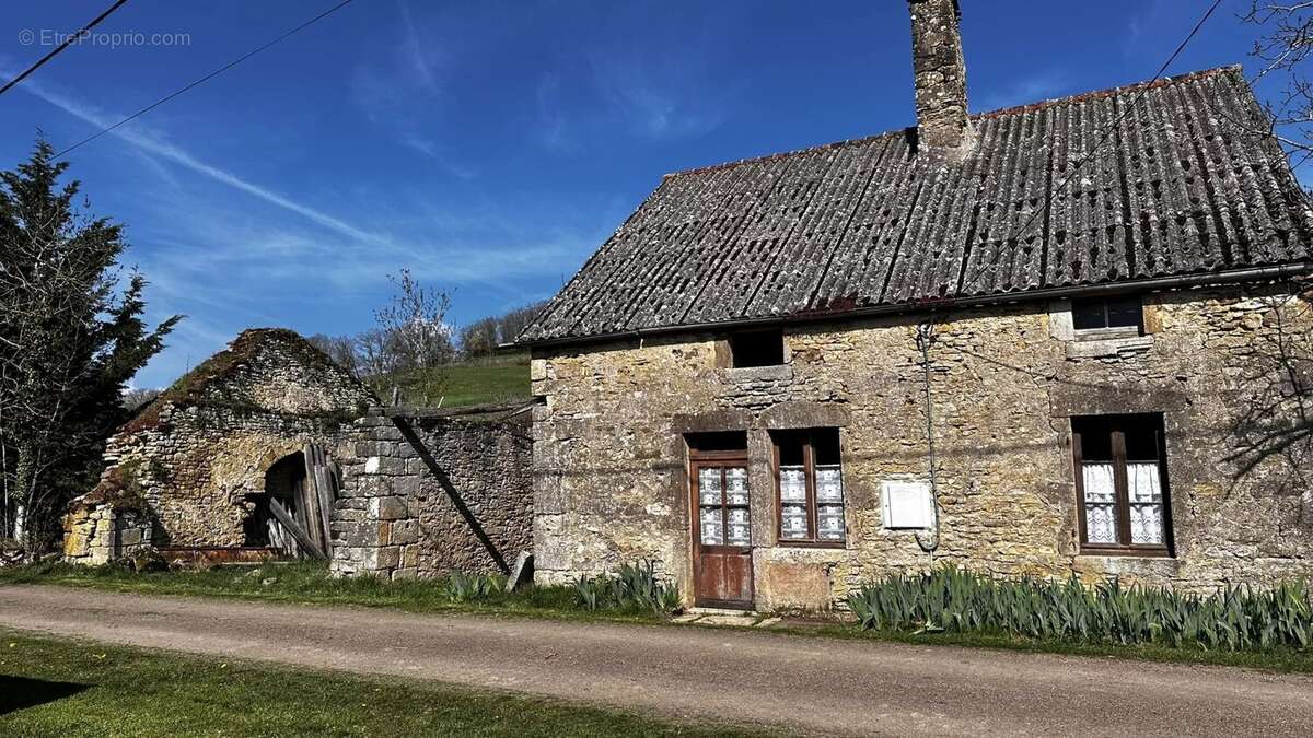 Maison à VIC-SOUS-THIL