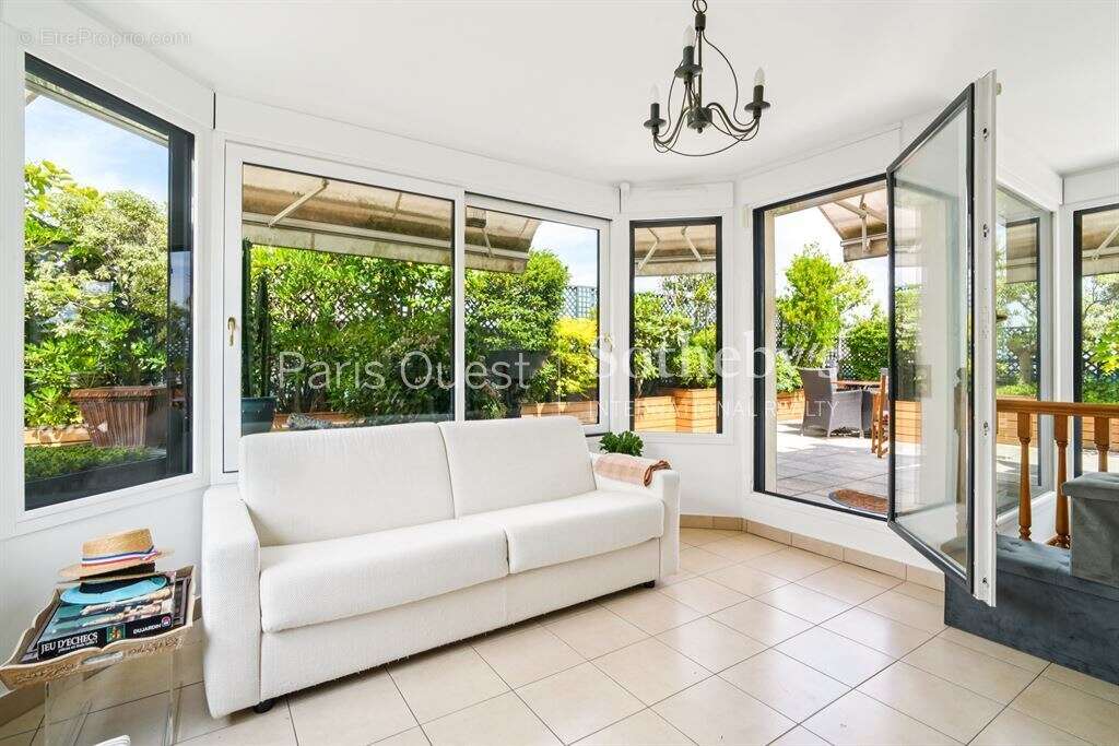 Appartement à NEUILLY-SUR-SEINE
