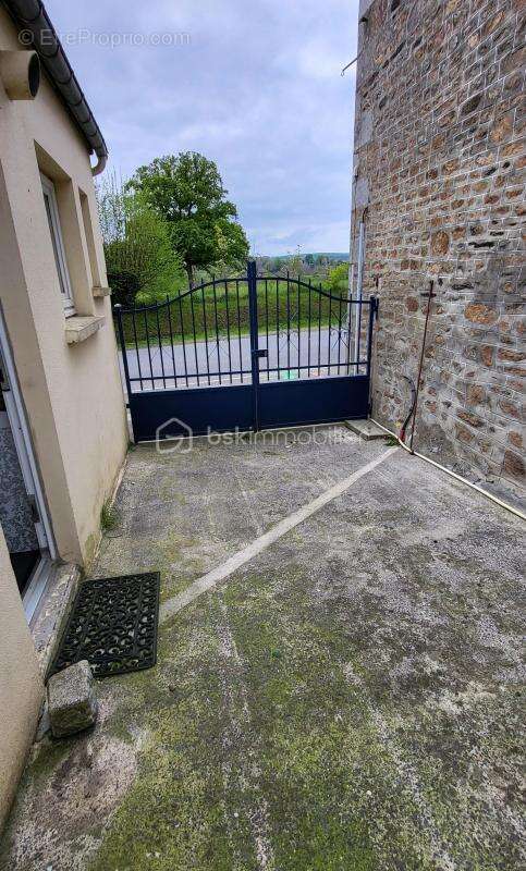 Maison à LE MESNIL-GILBERT