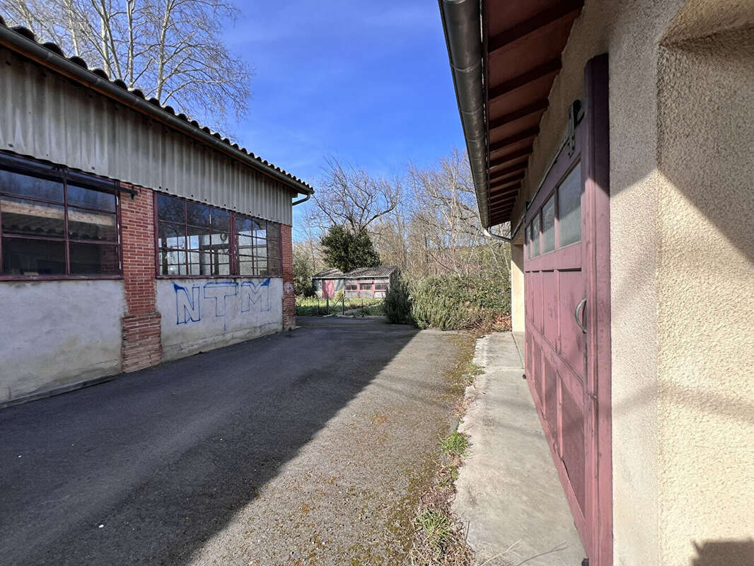 Commerce à LACROIX-FALGARDE