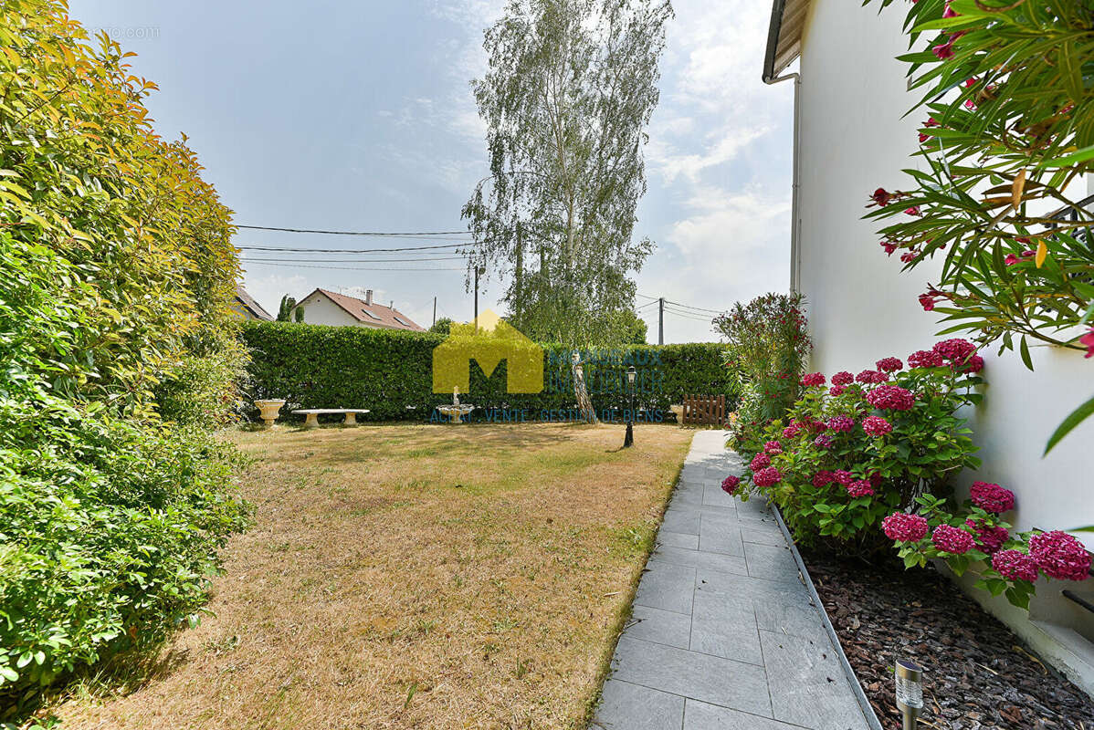 Maison à SAINTE-GENEVIEVE-DES-BOIS