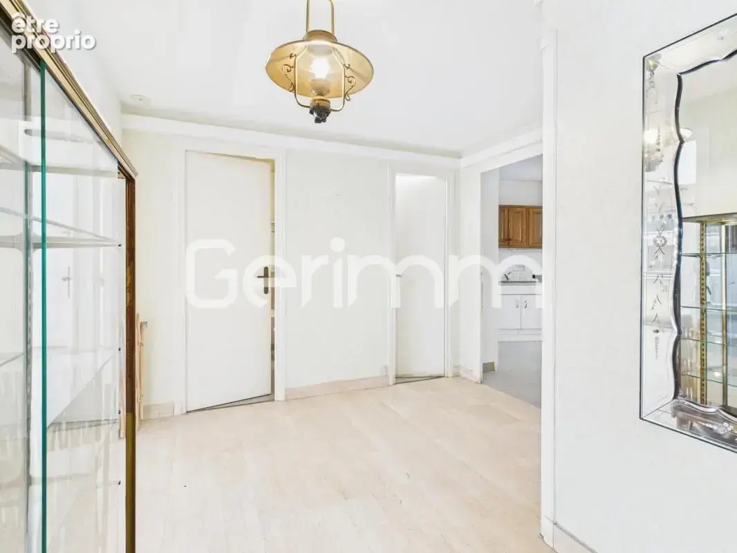 Vente - Appartement - 4 pièces + cuisine - 90,19 m² - 183 000 € - photo 7